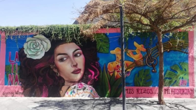 Latinas mural