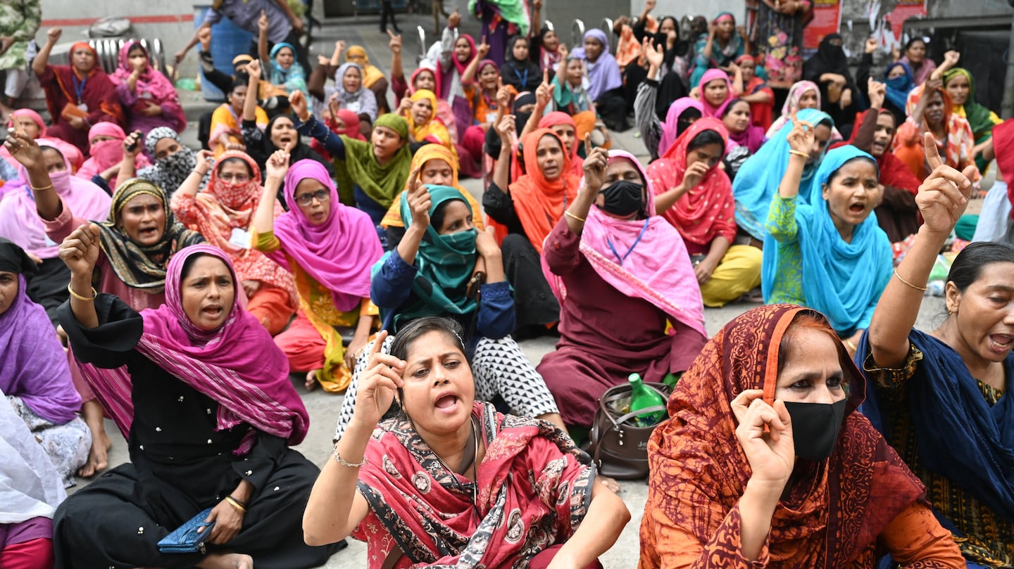 Garment workers protesting in Bangladesh